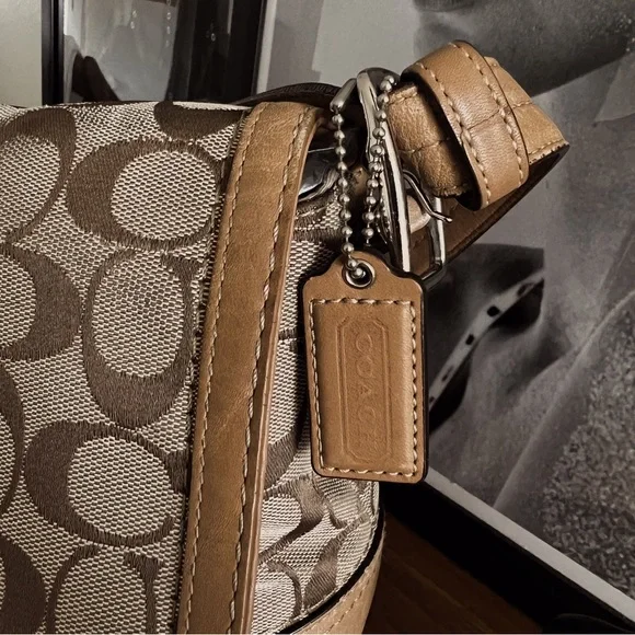 Y2K RESTORED COACH HAMPTON SIGNIATURE TAN SHOULDER BAG - Picture 7 of 16